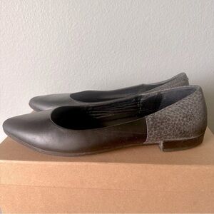 ECCO Womens size 8 EU 39 Black Leather Pointed Toe Flats